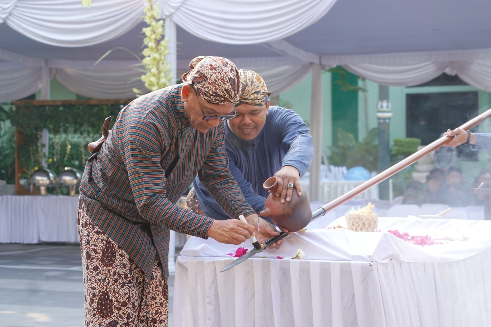Pemkot Yogyakarta kembali menggelar Jamasan Pusaka Tombak Kyai Wijaya Mukti. Wakil Wali Kota Wawan Harmawan menegaskan tradisi ini menjadi upaya melestarikan warisan budaya sekaligus merawat filosofi kepemimpinan dan kemaslahatan masyarakat. (dok. Pemkot Jogja)