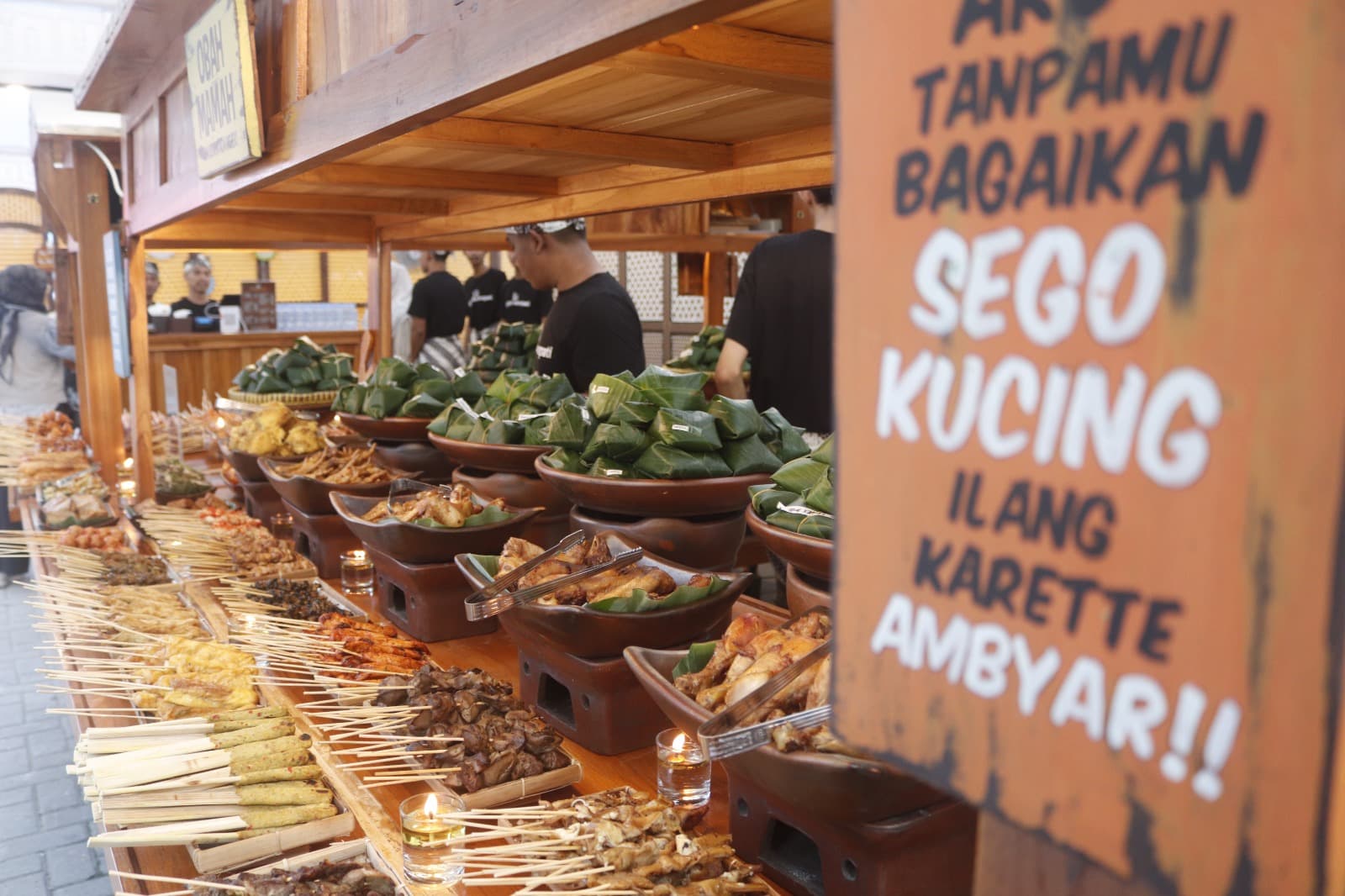 Plataran Senopati hadir sebagai pusat kuliner baru di jantung Kota Yogyakarta. Transformasi dari lahan parkir ini menjadi solusi ekonomi bagi ratusan pelaku usaha terdampak penutupan bus wisata. (dok. jogjabanget)