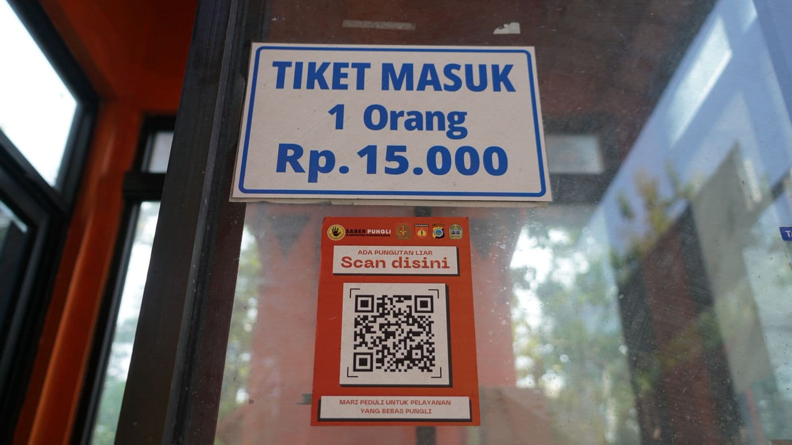 Pemkab Gunungkidul resmi menerapkan sistem retribusi wisata 100 persen non-tunai di TPR Baron Utama. Digitalisasi ini diklaim meningkatkan transparansi, efisiensi, dan mendongkrak PAD pariwisata secara signifikan. (dok. Pemkab GK)