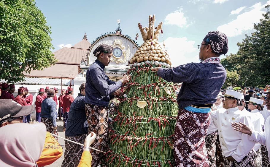 Keraton Yogyakarta akan menggelar Hajad Dalem Garebeg Besar 1447 H pada 27 Mei 2026 dengan prosesi yang disederhanakan sesuai dhawuh Sri Sultan Hamengku Buwono X. Meski tanpa gunungan keluar keraton, nilai sakral dan esensi sedekah raja tetap dijaga. (dok. Pemda DIY)